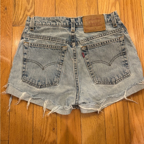 Levi’s shorts size 9 - Picture 2 of 3
